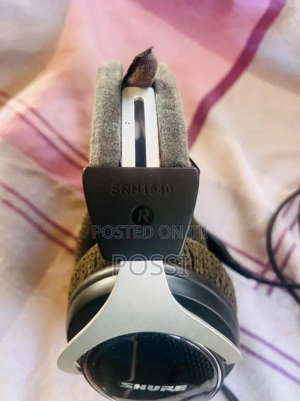 Shure Headset From Uk ( Srh1540 ) · Photo 1