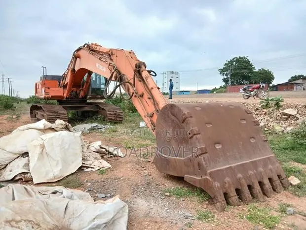 Hitachi Excavator · Photo 1