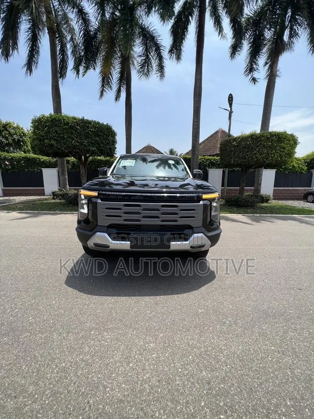 New Nissan Z9 2.3T Diesel 4WD 2025 Black · Photo 1
