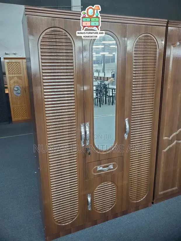 Wardrobe With 3doors · Photo 1