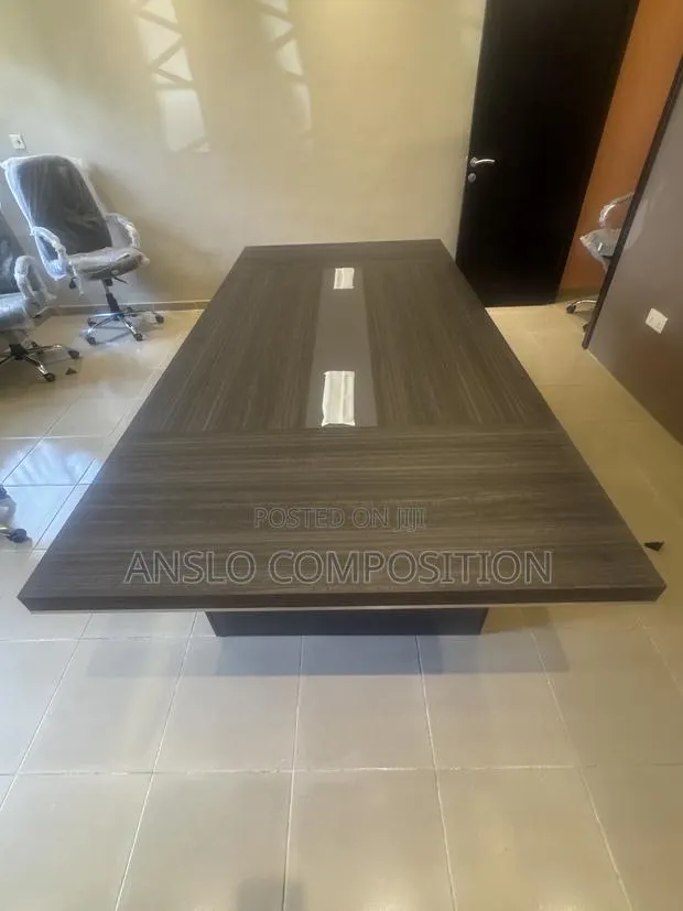 Durable Conference & Meeting Table · Photo 1