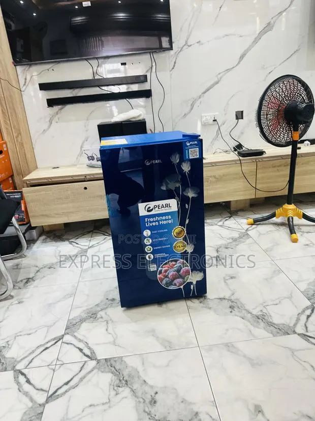 Spectacular Performance Blue Table Top Fridge 80l · Photo 1