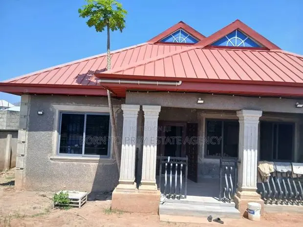 Furnished 3bdrm House in Born To Pray Estate, Ejisu-Juaben Municipal · Photo 1