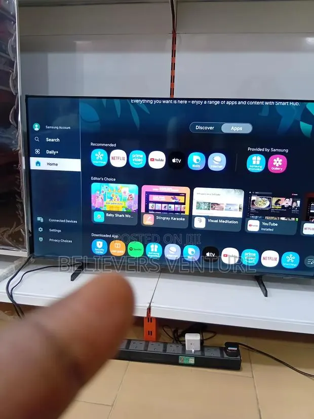Samsung Flatscreen Tv Qled Display Uhd Knox O.S 50inches · Photo 1