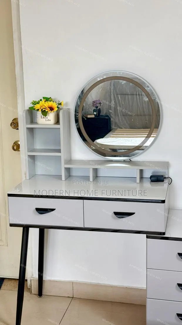 Dressing Table | Special Offer | Accra · Photo 1