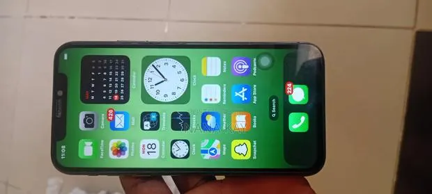 Apple iPhone X 64 GB Black · Photo 1