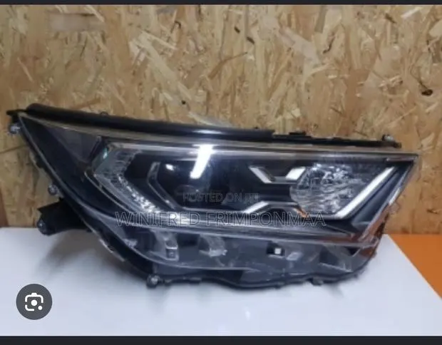 Toyota Rav4 2016,2017,2018 Headlight · Photo 1
