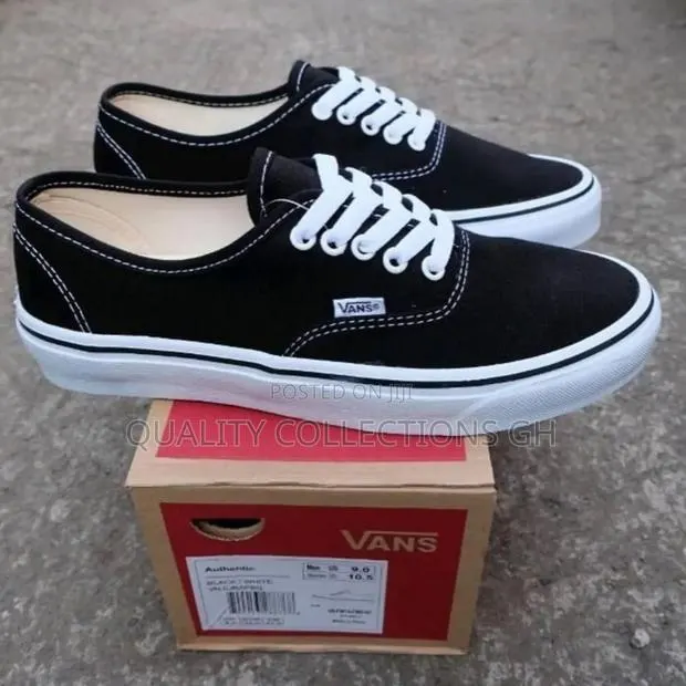 Vans Black and White · Photo 1