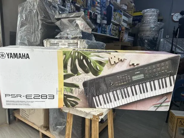 Yamaha PSR - E283 Keyboard · Photo 1