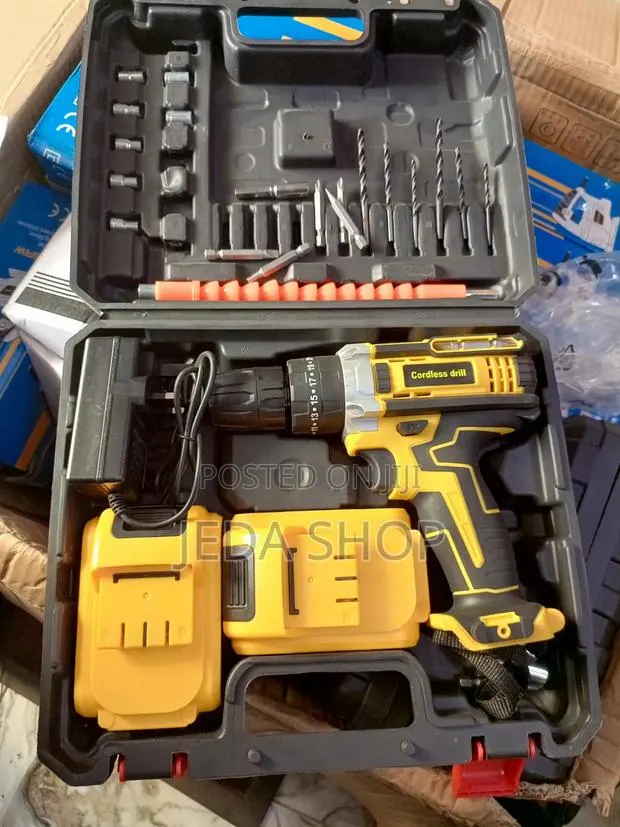 Cordless Drill With 2 Batteries · Photo 1