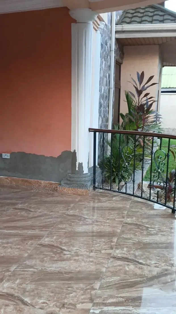 Construction · Photo 1