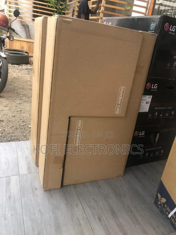 Elegant Black Samsung Soundbar With Wireless Subwoofer · Photo 1