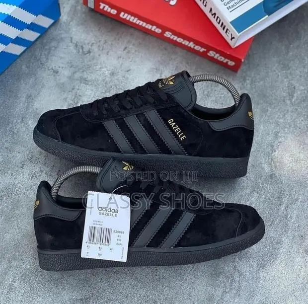 Adidas Gazelle All Black Edition · Photo 1