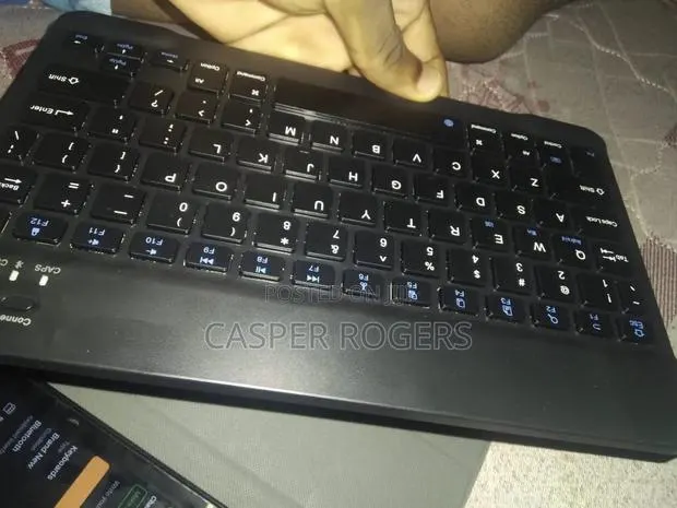 Bluetooth Wireless Keyboard for Tablet PC or Any Device · Photo 1
