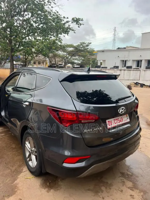Hyundai Santa Fe 2018 Gray · Photo 1