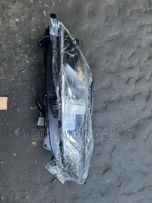 Mitsubishi L200 2018 2019 2020 Headlight · Photo 1