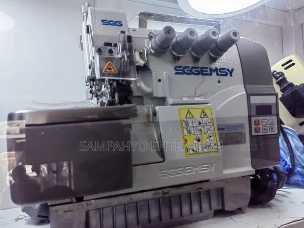 Four Thread Knitting Machine · Photo 1