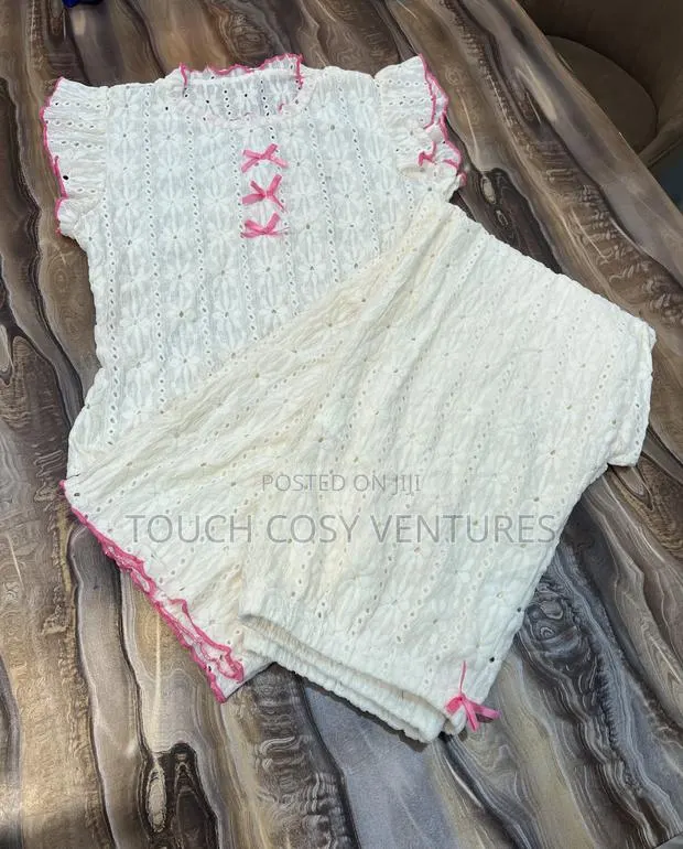 Queen Elegant Two Piece Walkabout Sleepwear · Photo 1