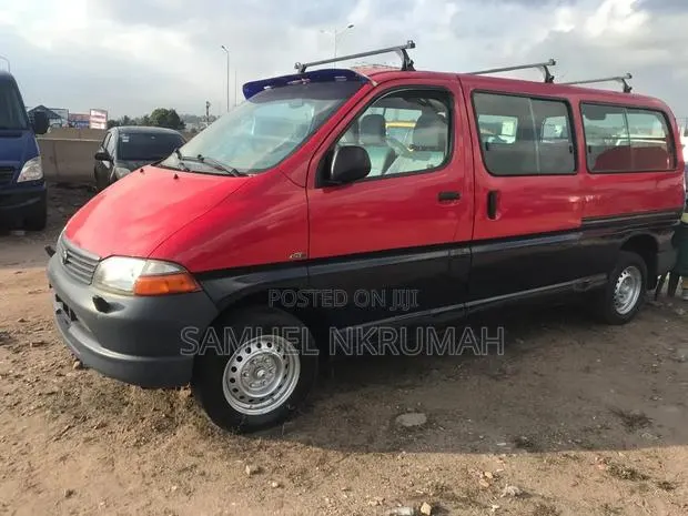 Toyota HiAce 2004 Red · Photo 1