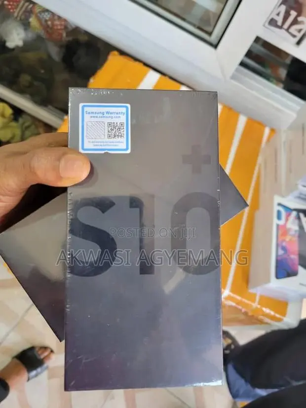 New Samsung Galaxy S10 Plus 128 GB Blue · Photo 1
