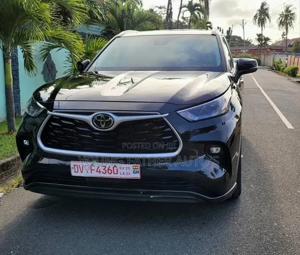 Toyota Highlander XLE 2022 Black · Photo 1