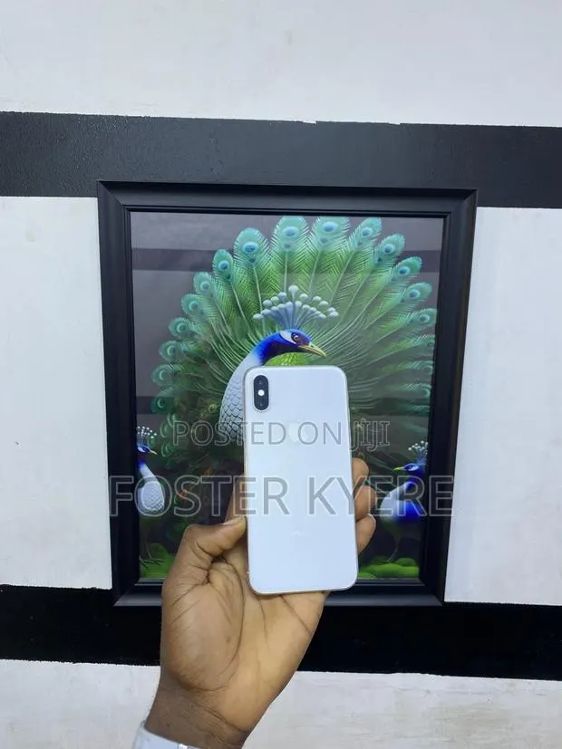 Apple iPhone XS 64 GB White · Photo 1