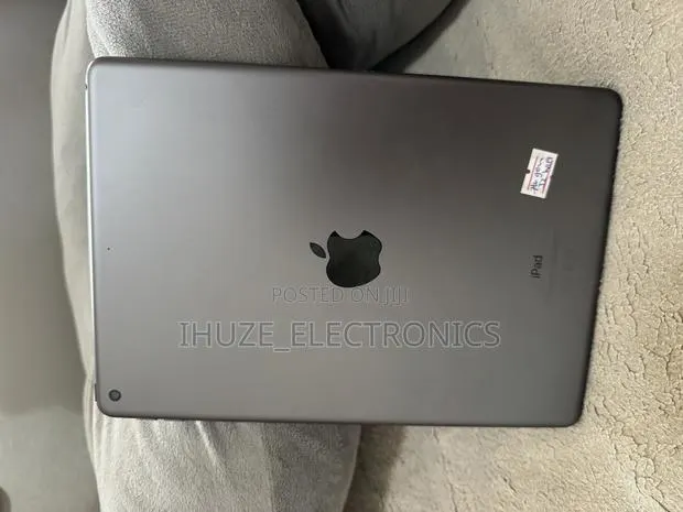 Apple iPad 10.2 (2019) 32 GB Gray · Photo 1
