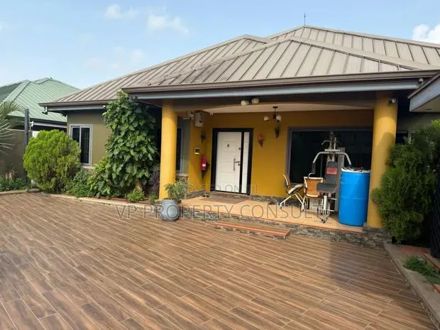 Furnished 4bdrm House in Adjiriganor for sale · Photo 1