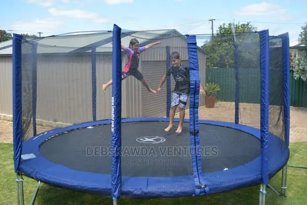 10ft Trampoline With Safety Net · Photo 1