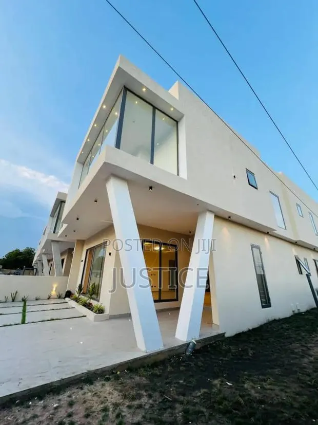 4bdrm House in Ashaley Botwe, School Junction for sale · Photo 1