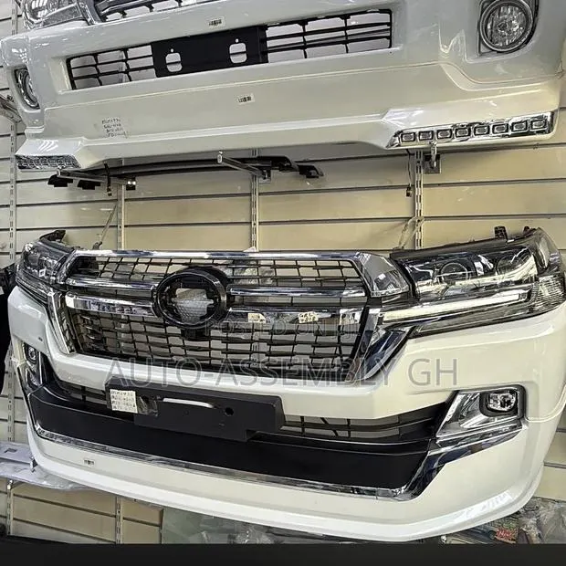 Land Cruiser Front Bumper Complete With Spoiler 2016,2017,2018,2020,21 · Photo 1