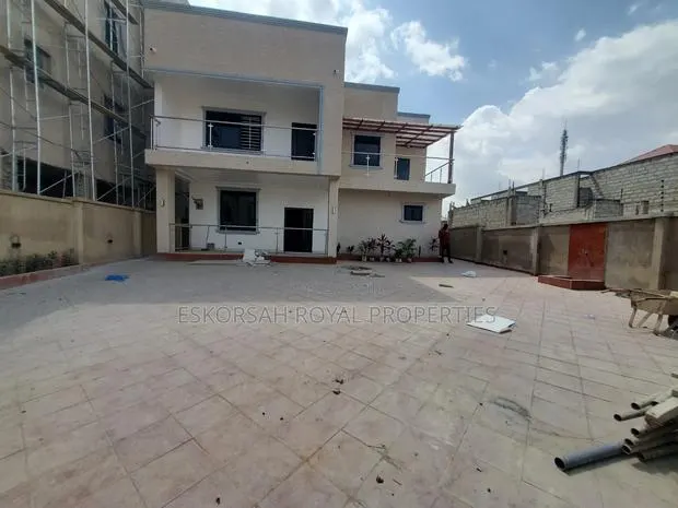 5bdrm House in Kwabenya Acp for sale · Photo 1