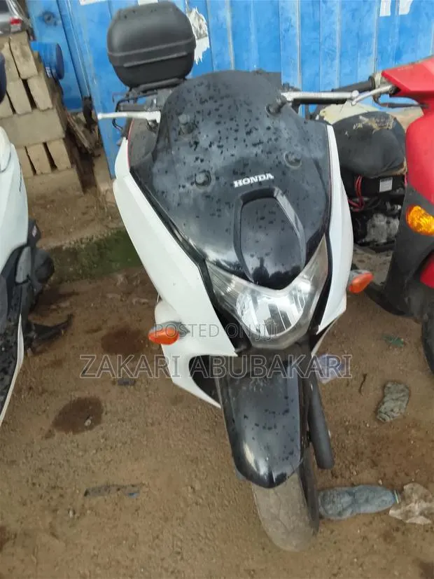 Honda 2022 White · Photo 1