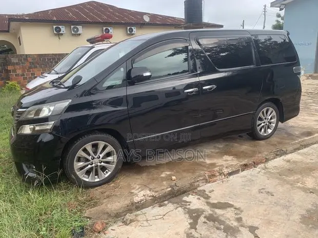 Toyota Vellfire 2012 Black · Photo 1