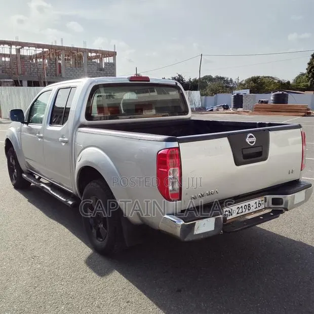 Nissan Navara 2016 Silver · Photo 1