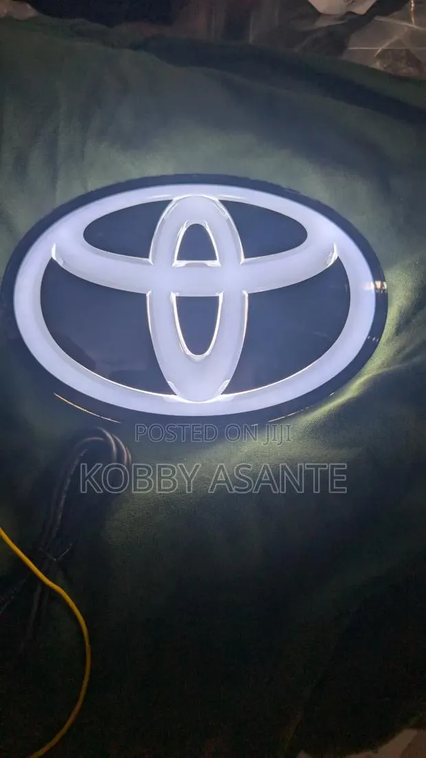 Land Cruiser 2020 Front Emblem and Tacoma 2016 Led Emblem · Photo 1