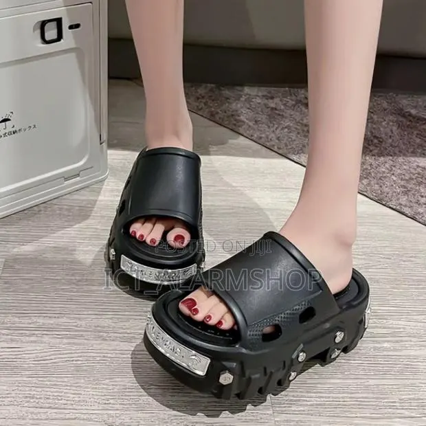 Thick Soles Sandals · Photo 2