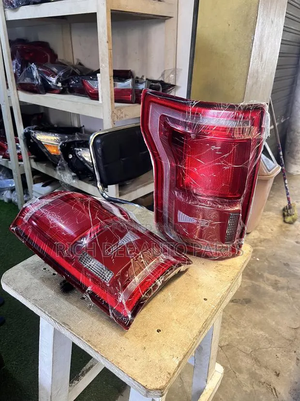 Ford F-150 2015-2017 LED Headlight With Charger 2015, 2016, 2017, 2018 · Photo 1