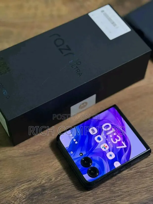 New Motorola Razr 60 Ultra 256 GB Black · Photo 1