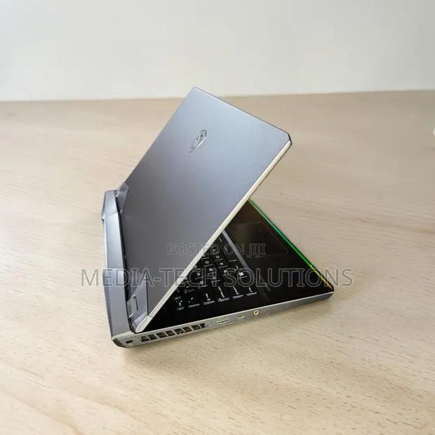Laptop MSI Raider GE76 12UGS 32GB Intel Core i7 SSD 1T · Photo 1