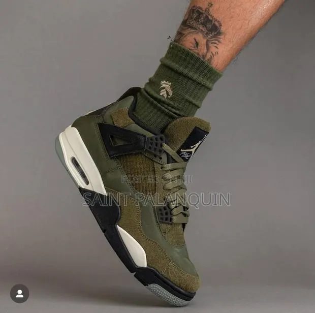 Air Jordan 4 · Photo 1