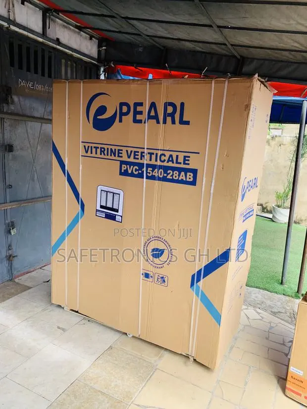 Fabulous Pearl PVC-1540-28ab Three-Door Glass Display Fridge · Photo 1