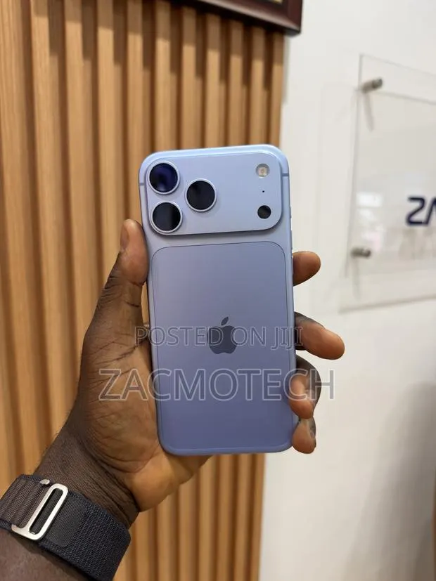 Apple iPhone 18 Pro Max 256 GB Blue · Photo 1