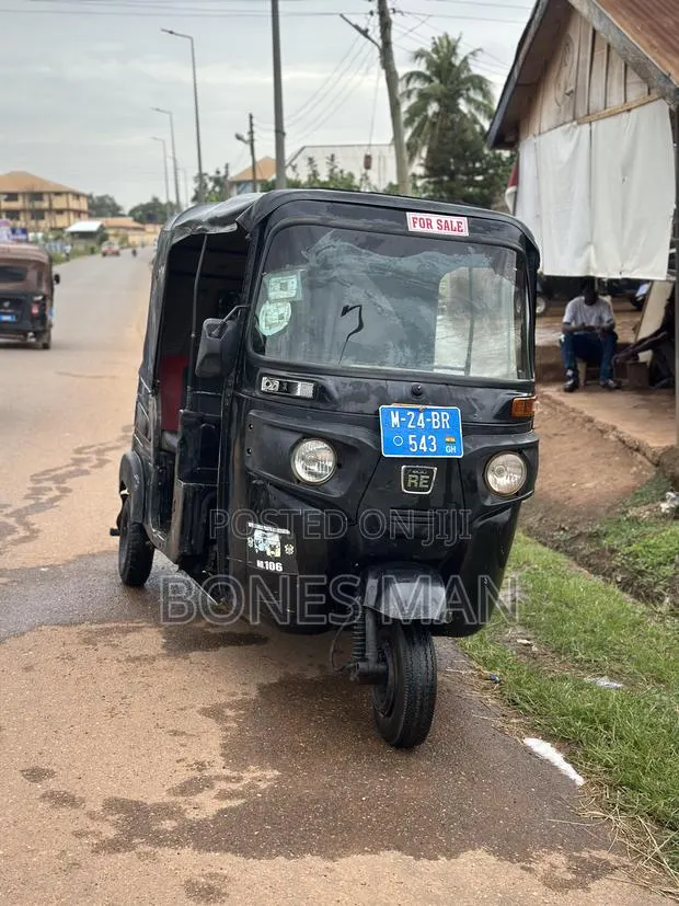 Bajaj RE 2024 Black · Photo 1