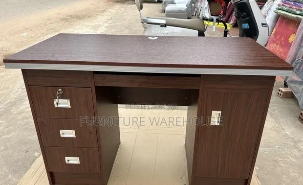 Office Desk (1.4 M ) · Photo 1