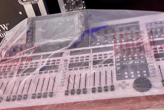 Behringer Wing 48 Channels Digital Mixer · Photo 3