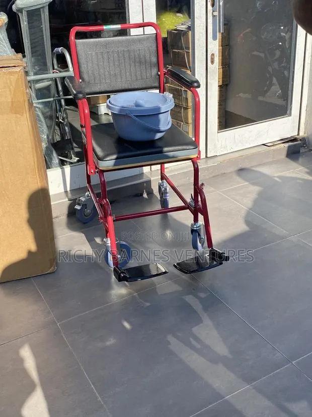 Commode Chair With Wheels · Photo 1