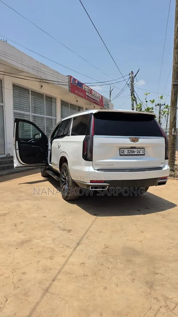 Cadillac Escalade Luxury 4WD 2023 White · Photo 1
