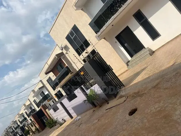 4bdrm House in Pokuase for sale