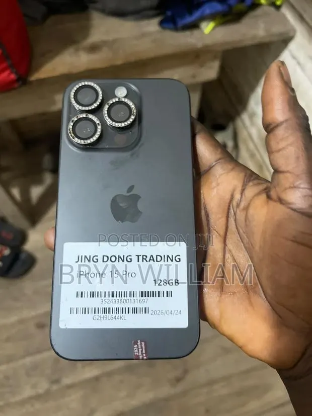 Apple iPhone 15 Pro 128 GB Black · Photo 1